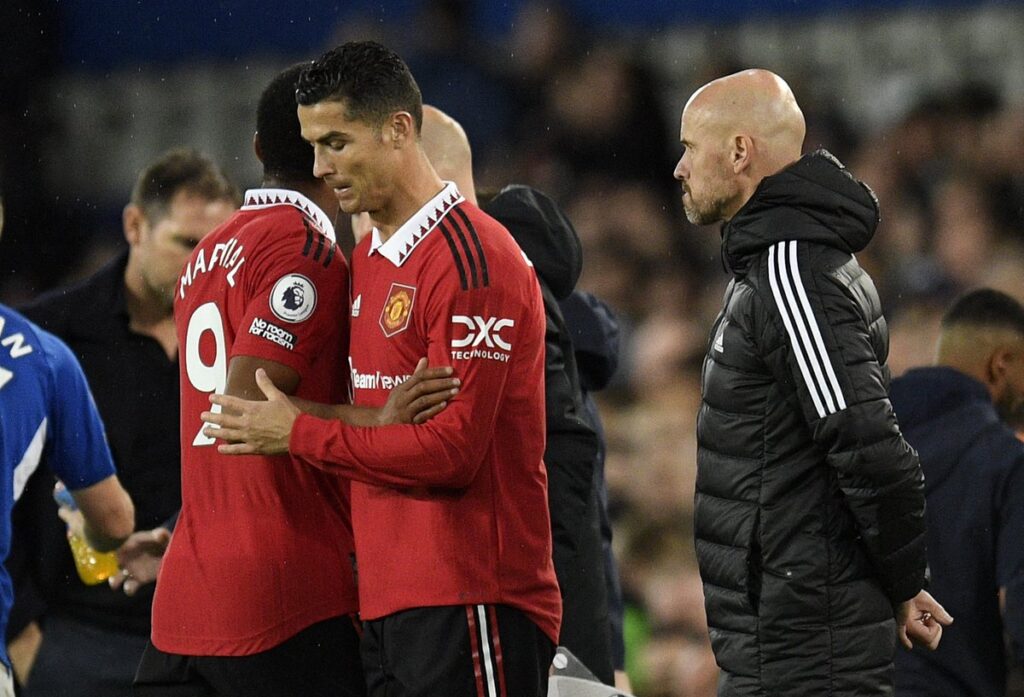 Ronaldo tuyên bố bị HLV Ten Hag loại bỏ