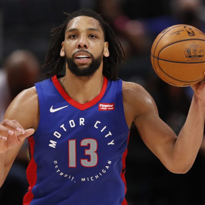 Veteran players sign to NBA deals